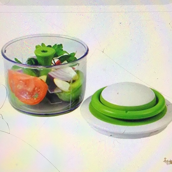 CHEF’N VEGGICHOP HAND-POWERED FOOD CHOPPER - Picture 2 of 11